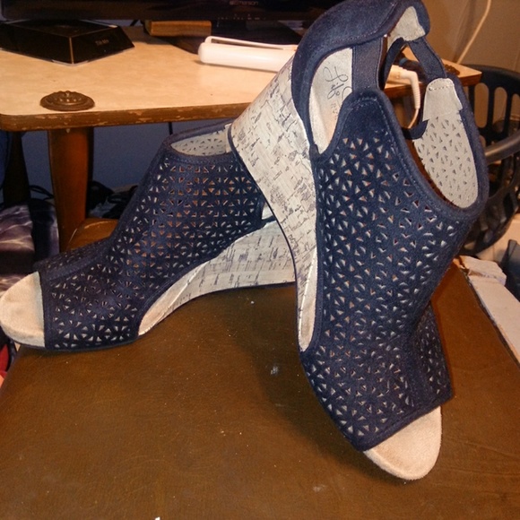Open Toe Wedges - Picture 3 of 5